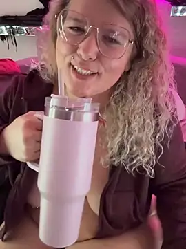 CurvyAnonymousGirl89 live sex cam