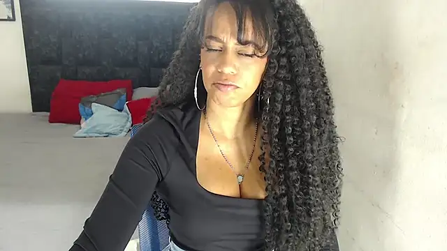 yeli_xxx's Stripchat show and profile