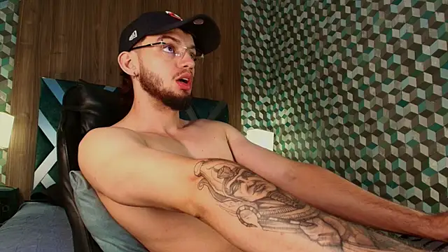 Michael_magno's Stripchat show and profile