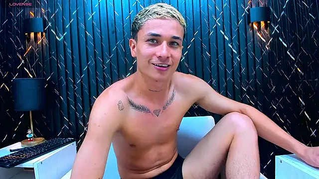 jeic_18's Stripchat show and profile