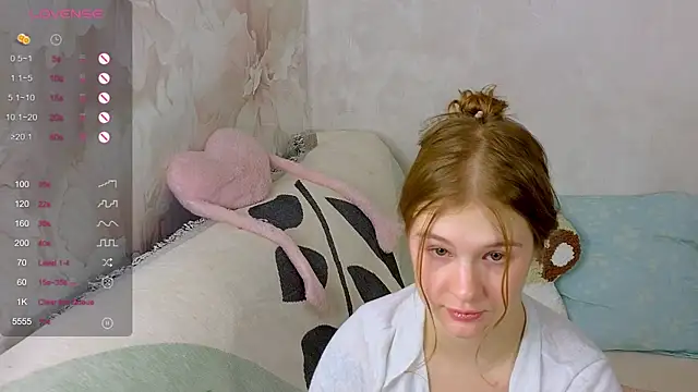 TrissMerigold9's Stripchat show and profile