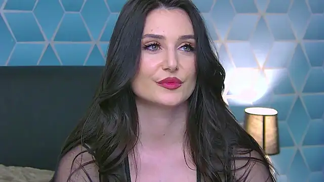 KassieWeins live sex cam