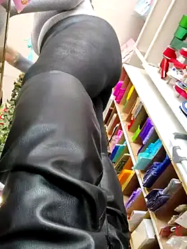 Mia_Novikov live sex cam