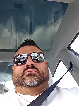 Roddog18 live sex cam