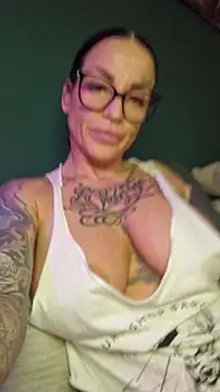 EmilyDiazofficial live sex cam