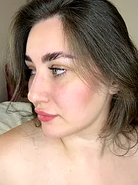 KiraBarlows live sex cam