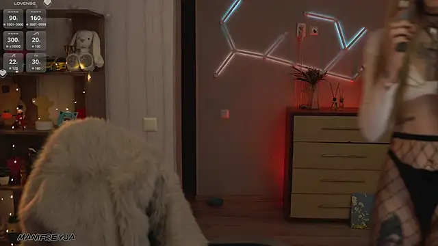 ManiFreyja live sex cam