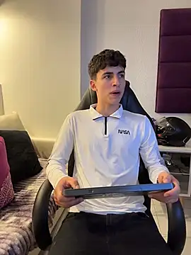 AdrianRinaldi live sex cam