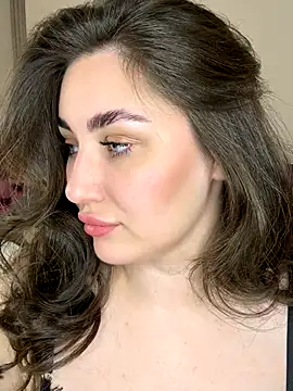 KiraBarlows live sex cam