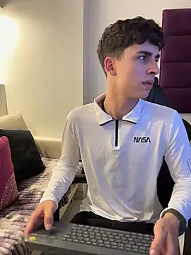 AdrianRinaldi live sex cam