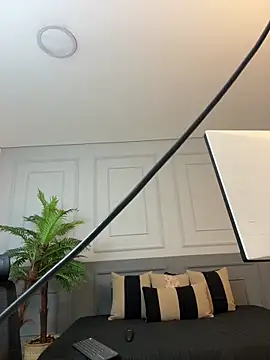 ZaraLuuv live sex cam