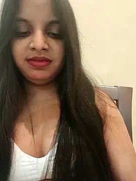 Maahhii_2 live sex cam