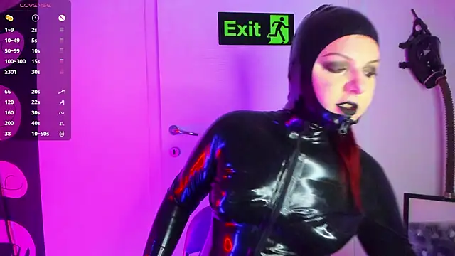 auroralatexprincess's Stripchat show and profile