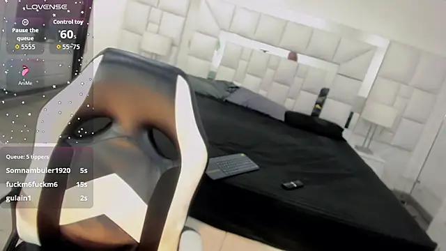 AdharaaMoon's Stripchat show and profile