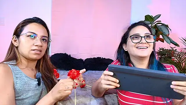 Jules_n_Gia live sex cam