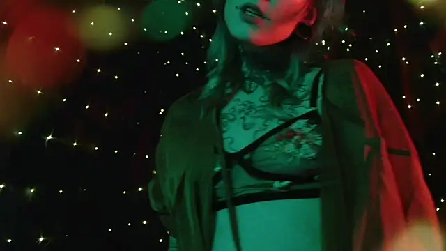 Littlespacemouse's Stripchat show and profile