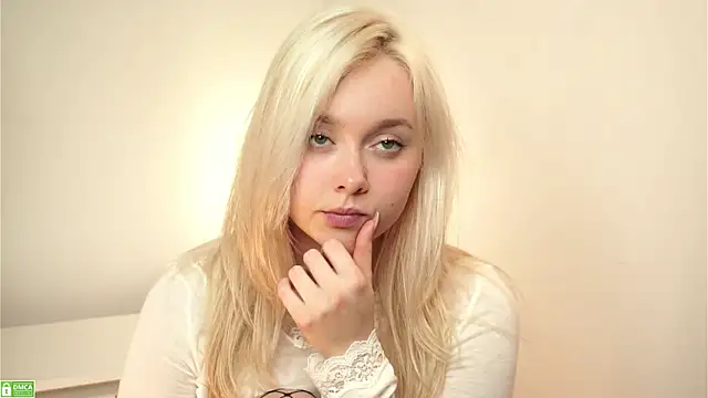 AccaCroyle live sex cam