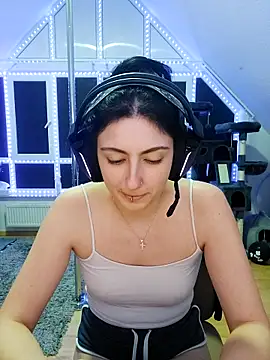 Gamergirl-Linela live sex cam