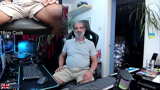 OnlineBossUK's Stripchat show and profile