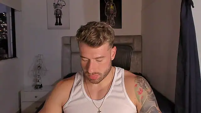 paul_rogerr's Stripchat show and profile