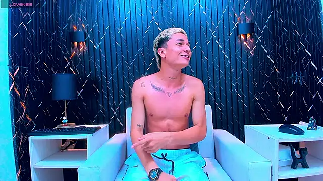 jeic_18's Stripchat show and profile