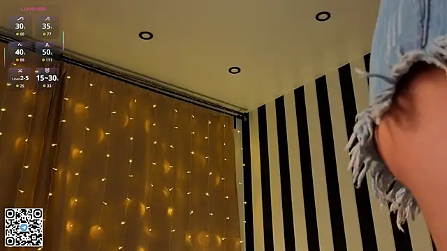 LorinaMaffitt live sex cam