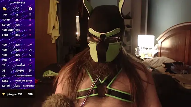 kinkywolf429's Stripchat show and profile