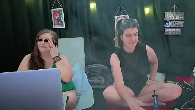 Bella_and_Marie live sex cam