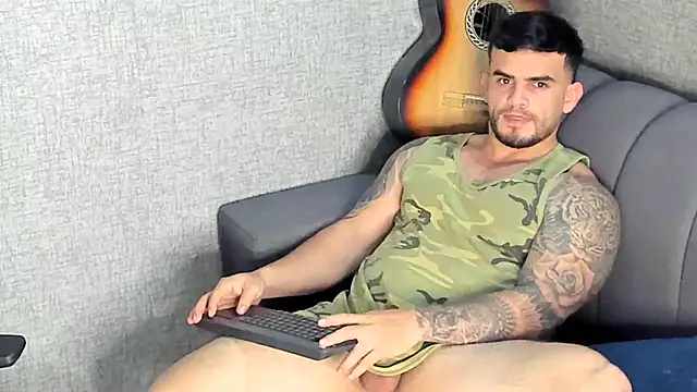 Ricardogo19 live sex cam