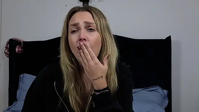 AnnaMaee live sex cam