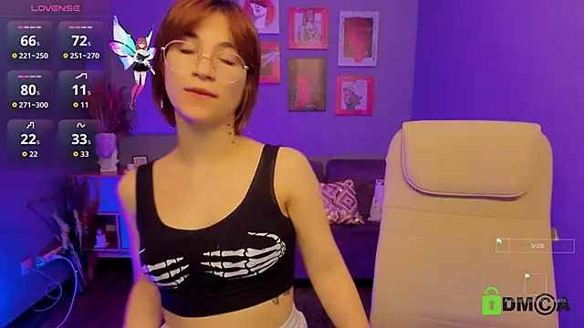 Moon13152 live sex cam