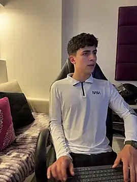 AdrianRinaldi live sex cam