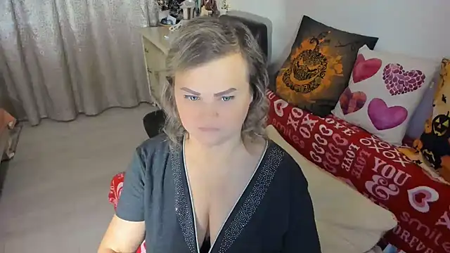 MildMature live sex cam