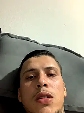 Ryanzl017 live sex cam