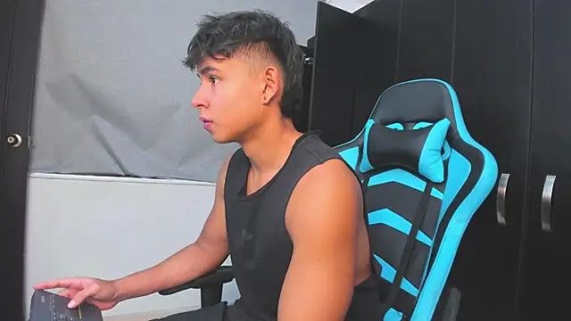 Bray_Kevin live sex cam