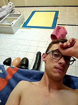 Yukysama79 live sex cam