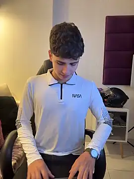 AdrianRinaldi live sex cam