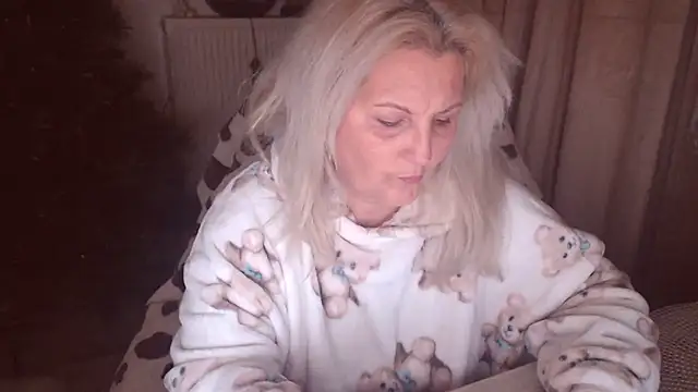 Divineblond live sex cam