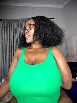 Bustygoddess32 live sex cam