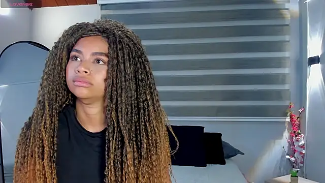 nayah__'s Stripchat show and profile