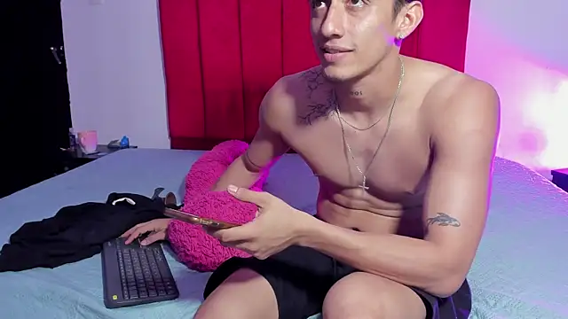 Chicashotmen live sex cam
