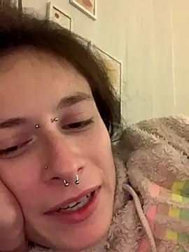 GoldenPussy1329 live sex cam