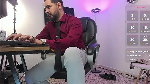 Ethan_Castellano live sex cam