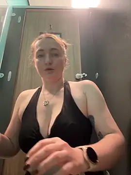 BustyBonnieUK live sex cam