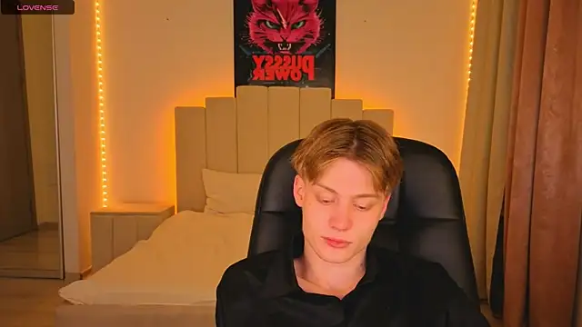 LouieEvans live sex cam