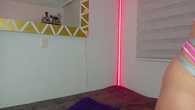 Sarahlove_90 live sex cam