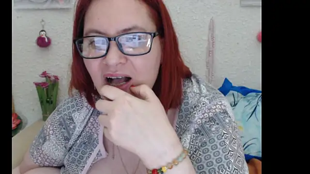 PlayfullMature live sex cam