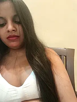 Maahhii_2 live sex cam