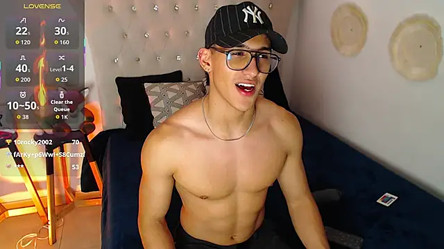 SalvadorFit live sex cam