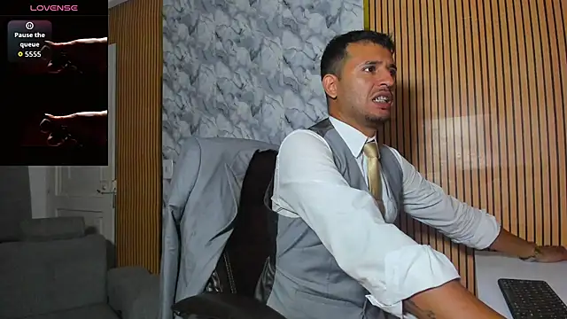 Hideintheoffice live sex cam